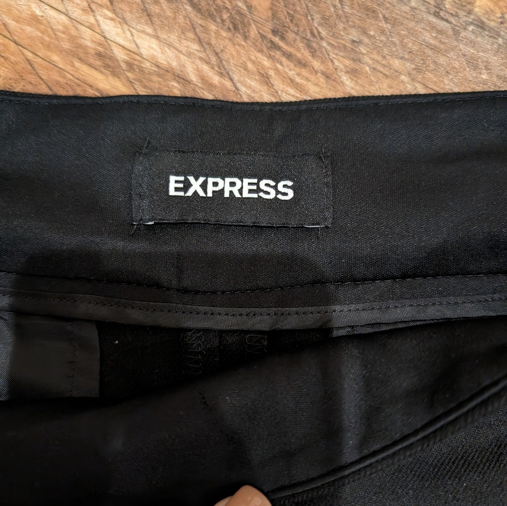 Express Black Women's High-Waist Belted Dress Shorts - Picture 4 of 6